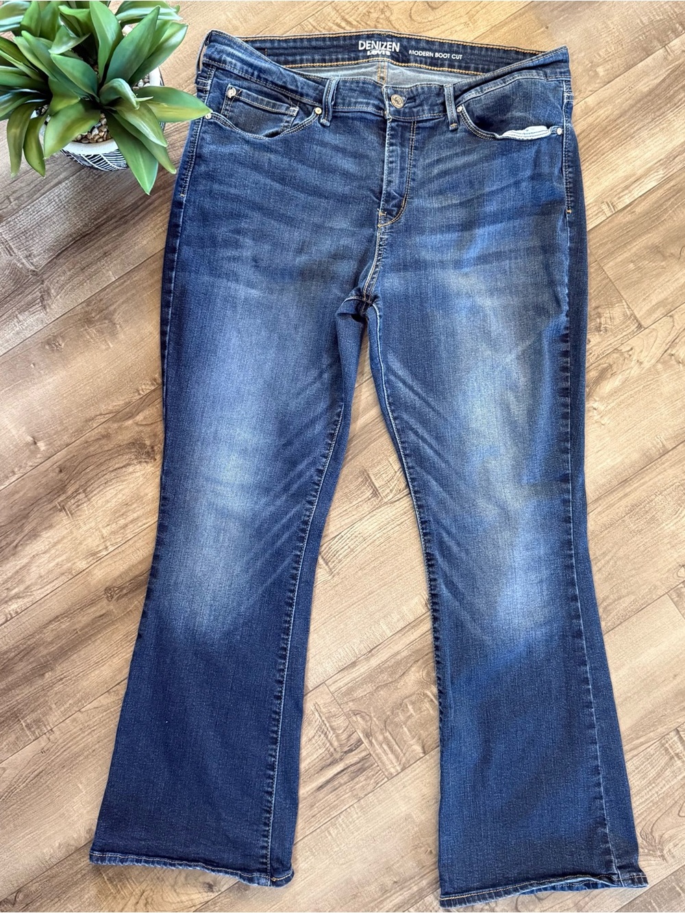 Denizen from Levi’s Modern boot cut size 16S